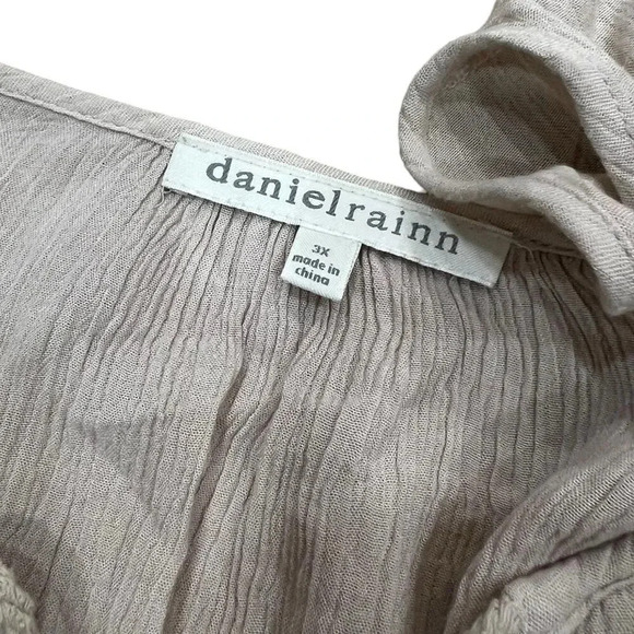 Danielrainn Oatmeal Beige Crochet Detail Viscose Blouse 3X - Picture 4 of 4